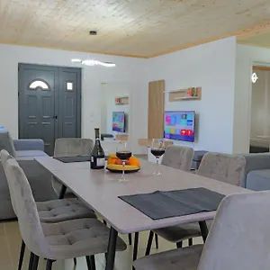 Calmo Apartment